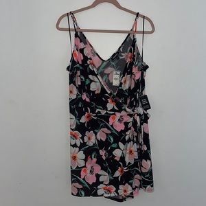 Tie wrap floral romper